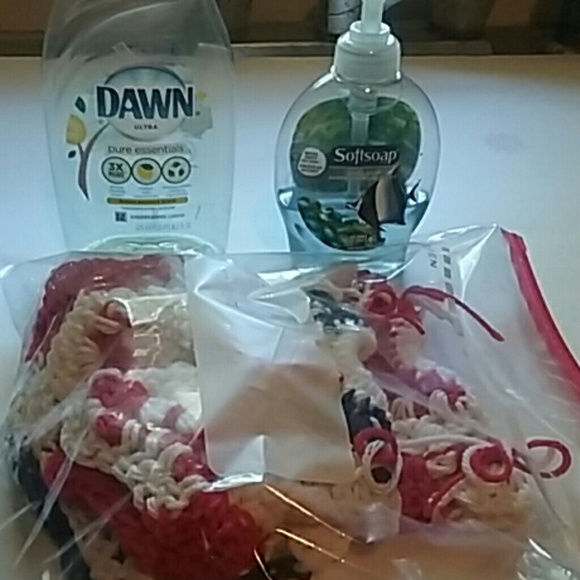 Crochet handmade pair of dishsoap and handsoap - Picture 4 of 4